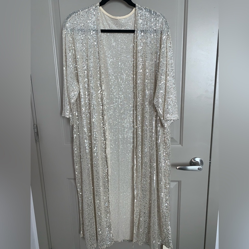 NWT/NIB GOLD on GOLD OS sequin duster. Get your “Shimmer On” - Picture 3 of 6